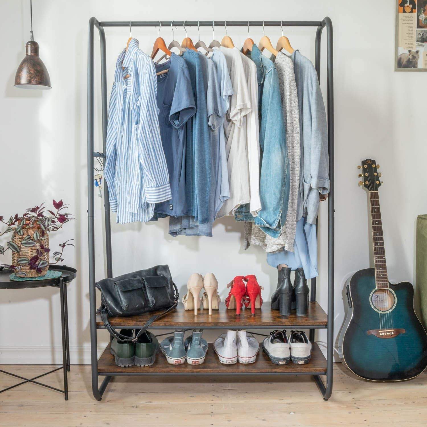 Tøjbøjler med 2 hylder - træ og stål