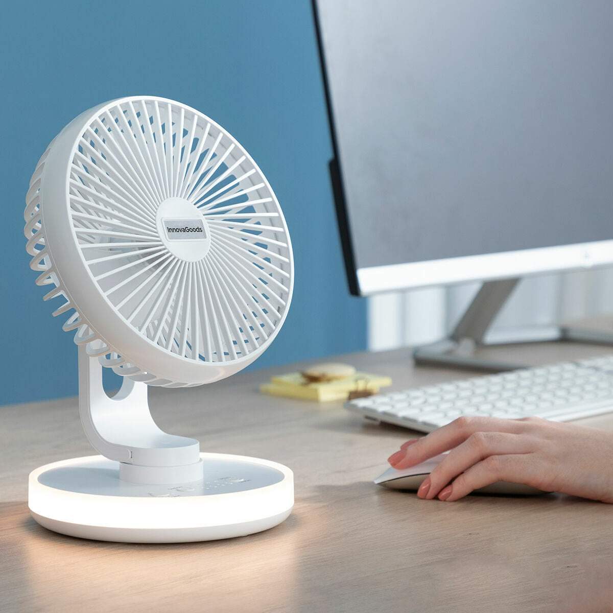 Genopladelig skrivebordsventilator - transportabel og støjsvag billede