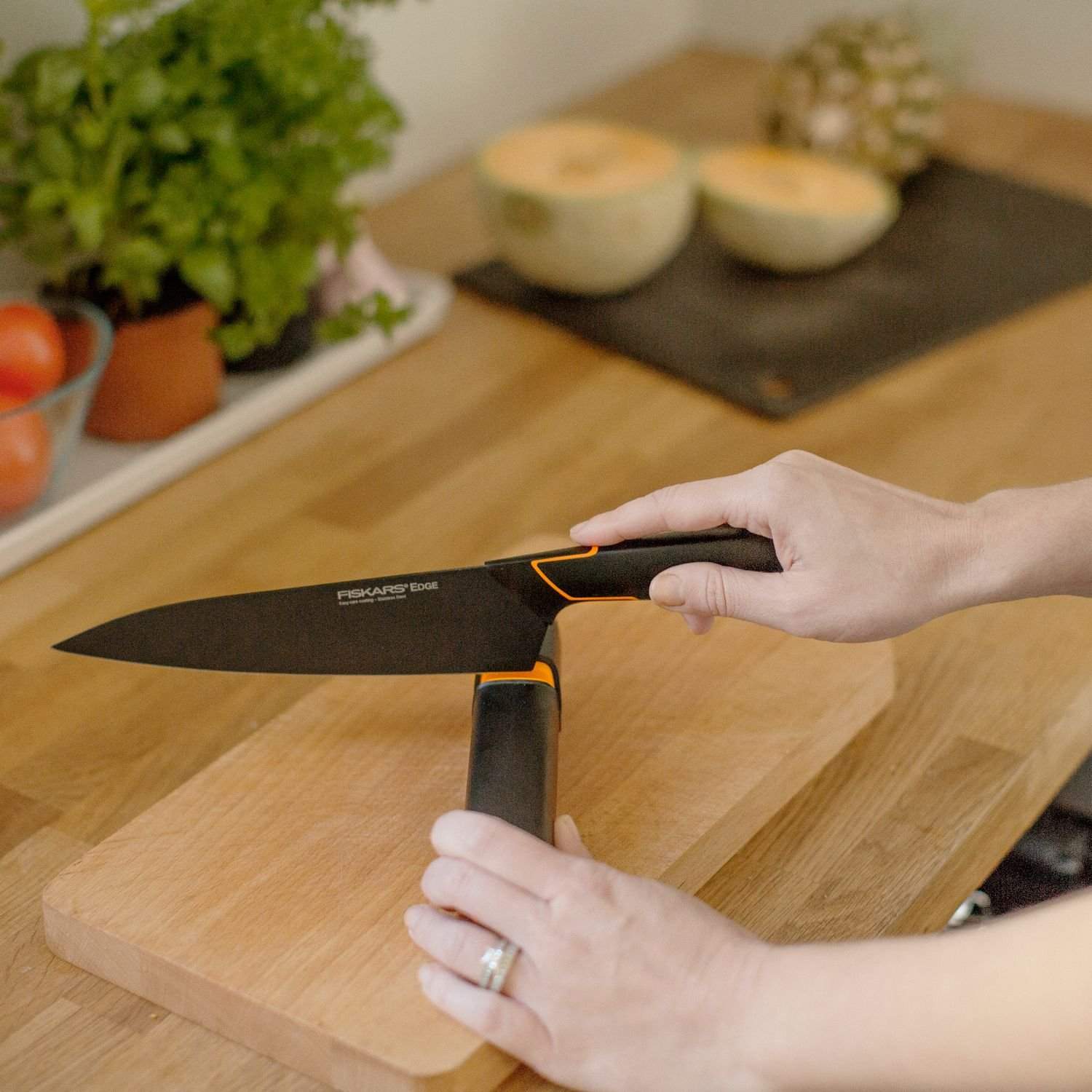 Alternativ bild 1 för Fiskars Functional Form Roll-Sharp Knivslip 16,5cm