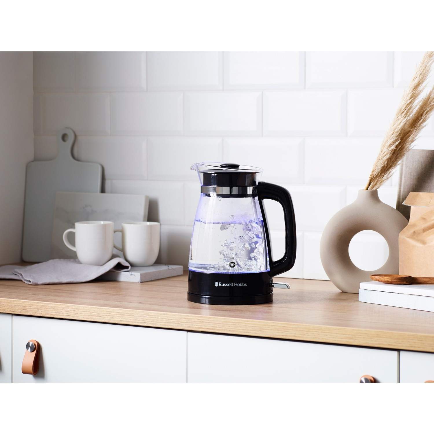 Alternativ bild 1 för Russell Hobbs Classic 26080-70 - Vattenkokare - 1.7 liter - 2.4 kW - svart med detaljer i rostrfritt stål