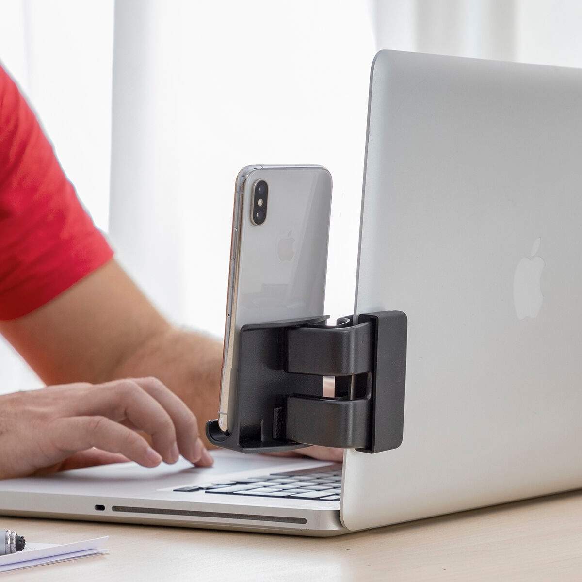 Mobiltelefonholder med clips og silikone - Sort