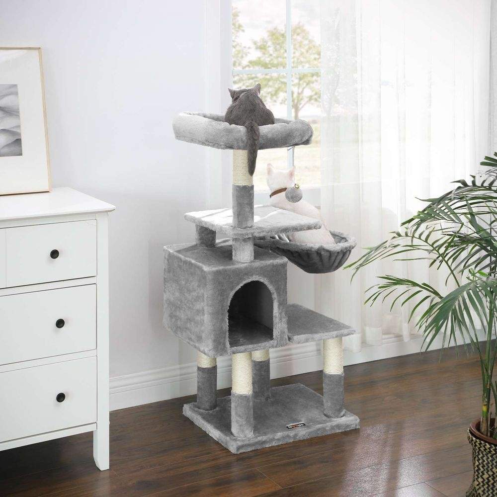 Kradsetræ til katte med flere niveauer og hule