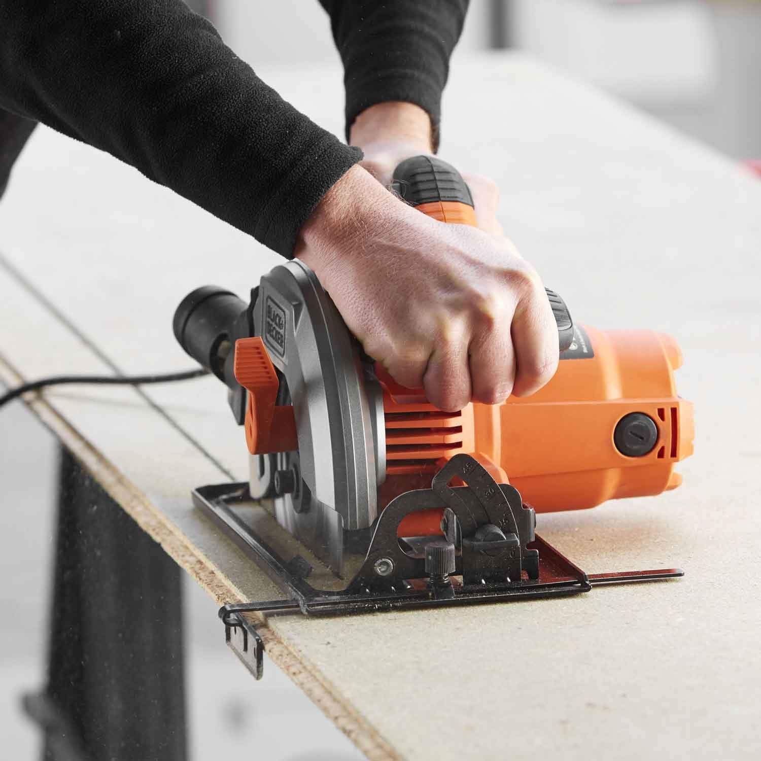 Alternativ bild 1 för BLACK+DECKER CS1550-QS - Cirkelsåg - 1500 W - 190 mm