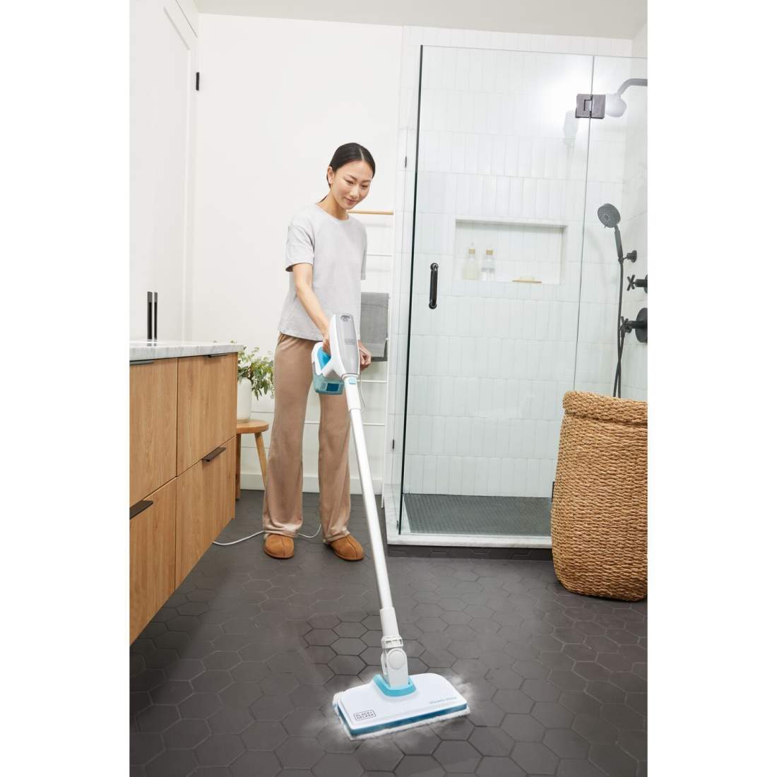 Alternativ bild 1 för Black & Decker BHSM15FX08-QS, Bärbar ångtvätt, 0,5 l, Vit, 6 m, 1500 W, 30 s