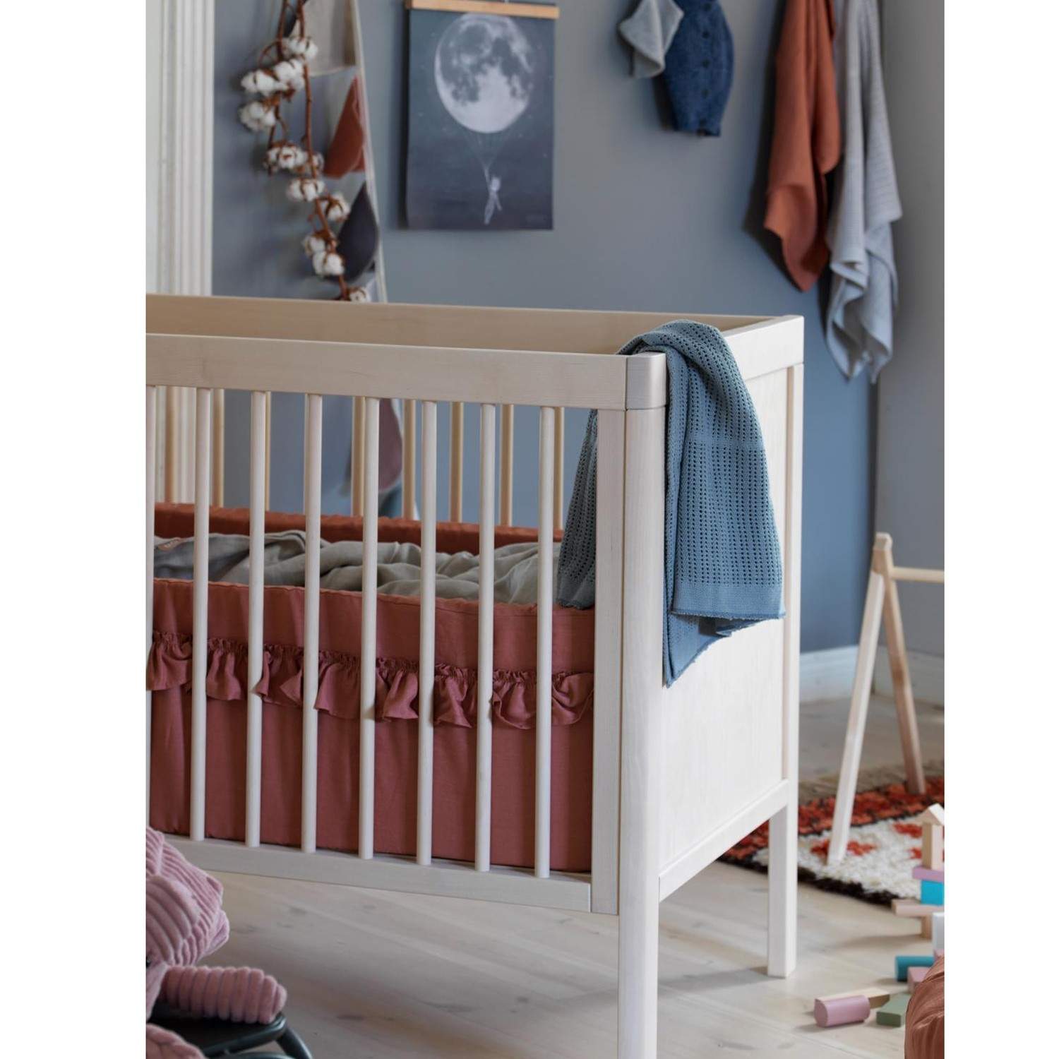 Alternativ bild 1 för NG Baby - Spjälskydd Tjockt Volang Rosa