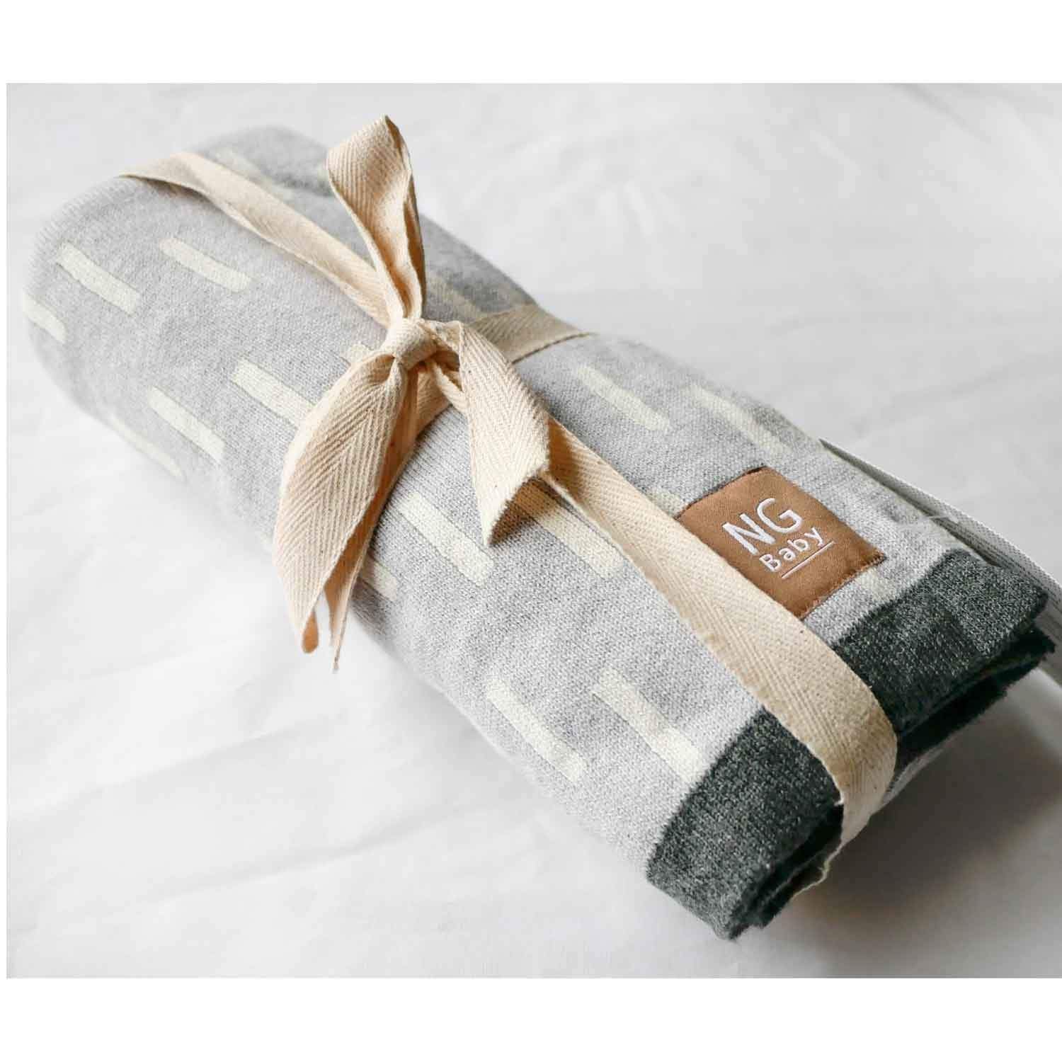 Filt Jaquardstickad Grey Line | Hem & Hobby | Pryloteket