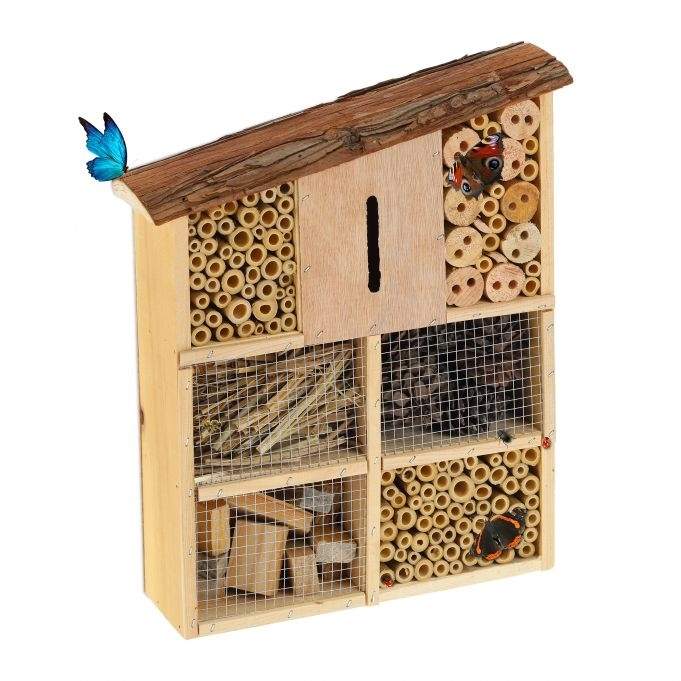 Insekthotel med barktag