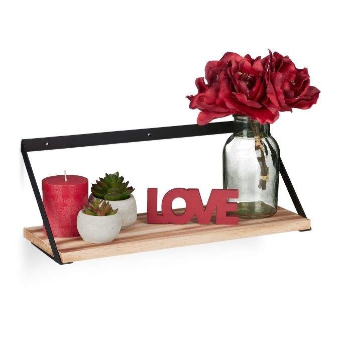 Væghylde i industriel stil