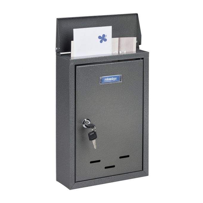 Postkasse med navneskilt