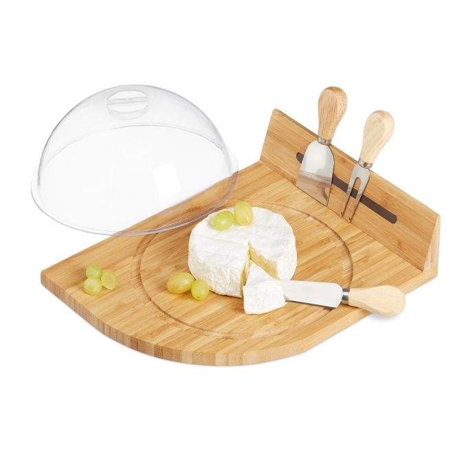 Osteur med bord og bestik