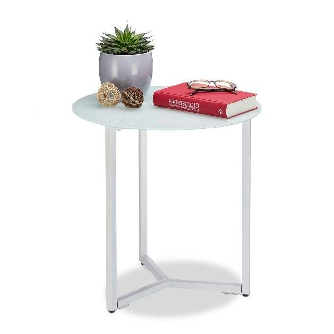 Sidebord omkring glas og metal