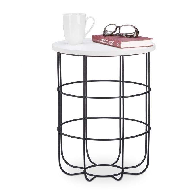 Rundt sidebord med metalkurv