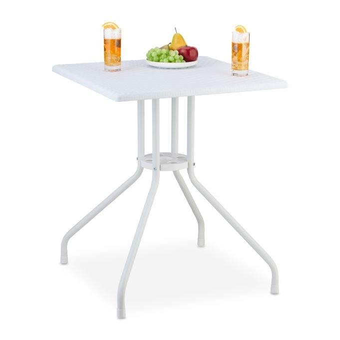 Havebord i hvidt rattan look