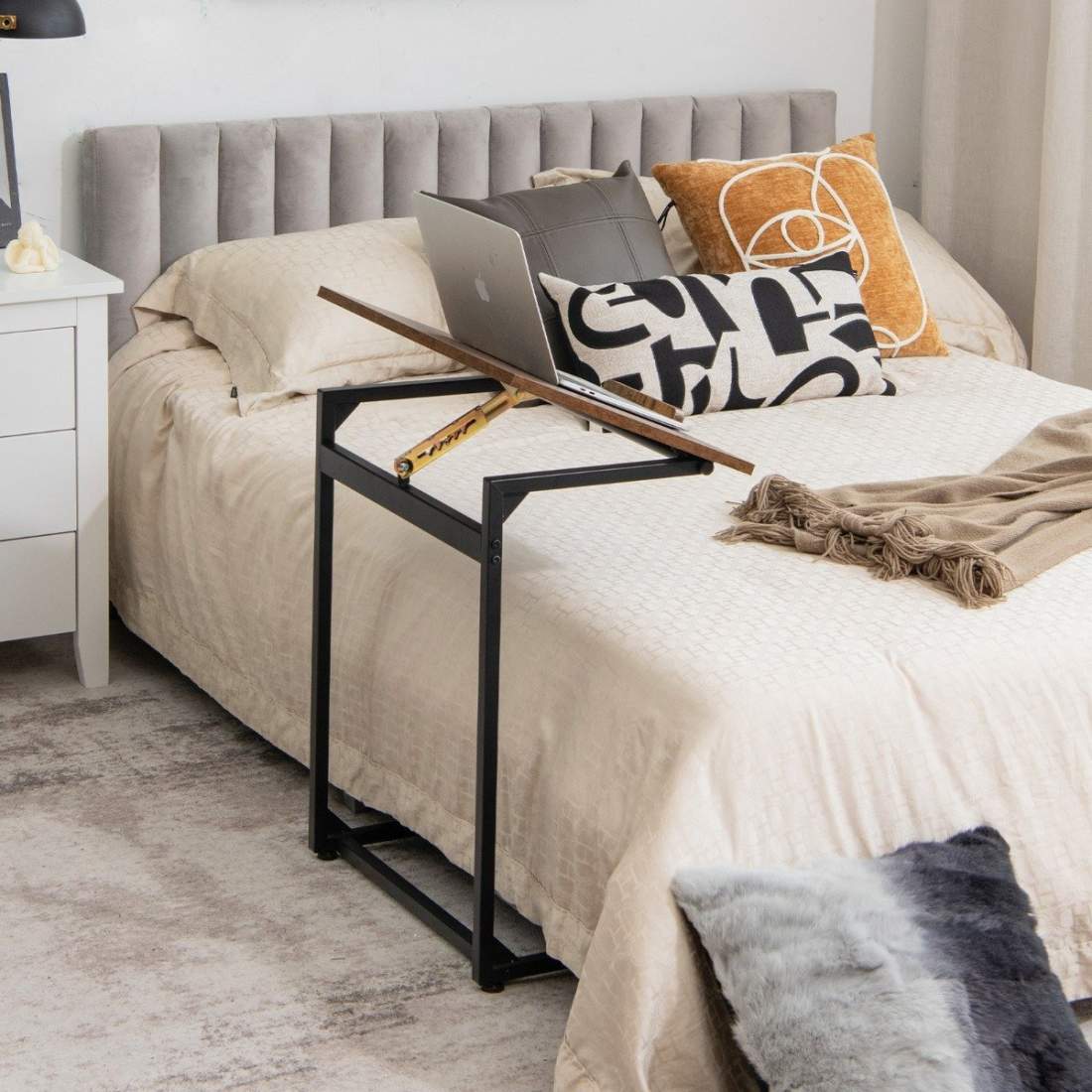 Vintage laptopbord med justerbar bordsskiva & propp C-format sidobord 57 x 37 x 67,5 cm brun | Hem & Hobby - Hem & Hushåll - Kök - Servering - Glasunderlägg | Pryloteket