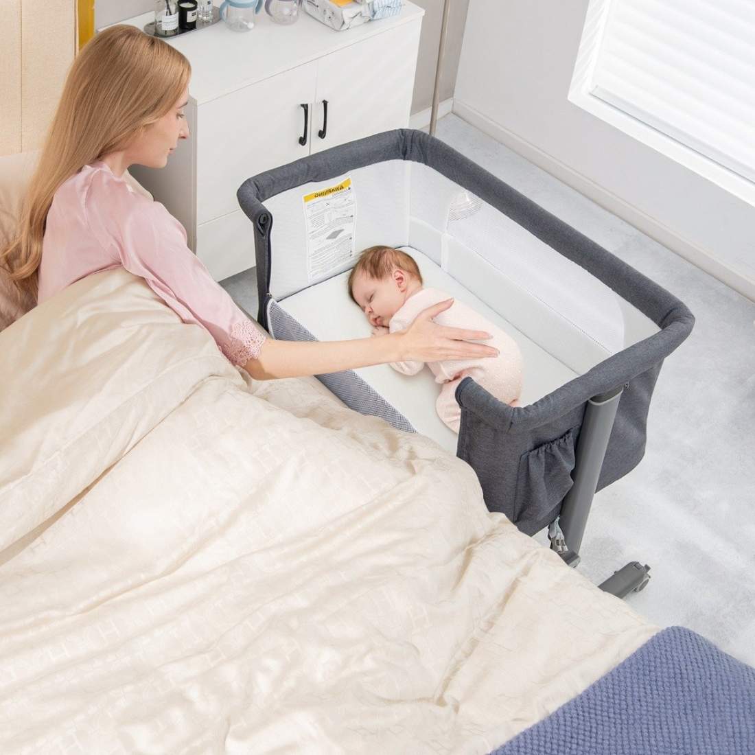 Bärbar 3-i-1 babyvagga – justerbar höjd och andningsbart nät | Hem & Hobby | Pryloteket