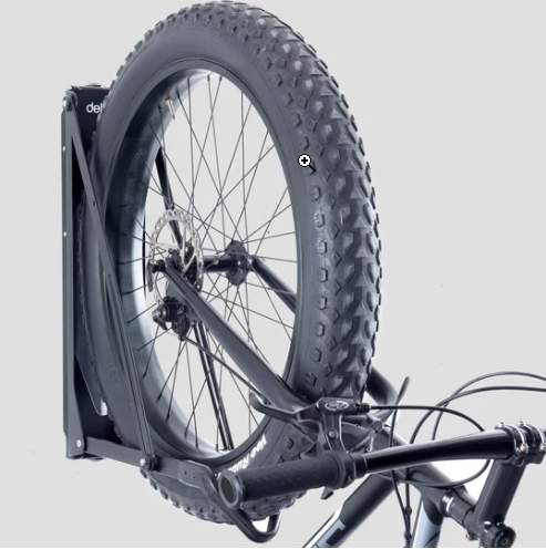 Pivot cykelstativ – pladsbesparende, roll-on design, sort