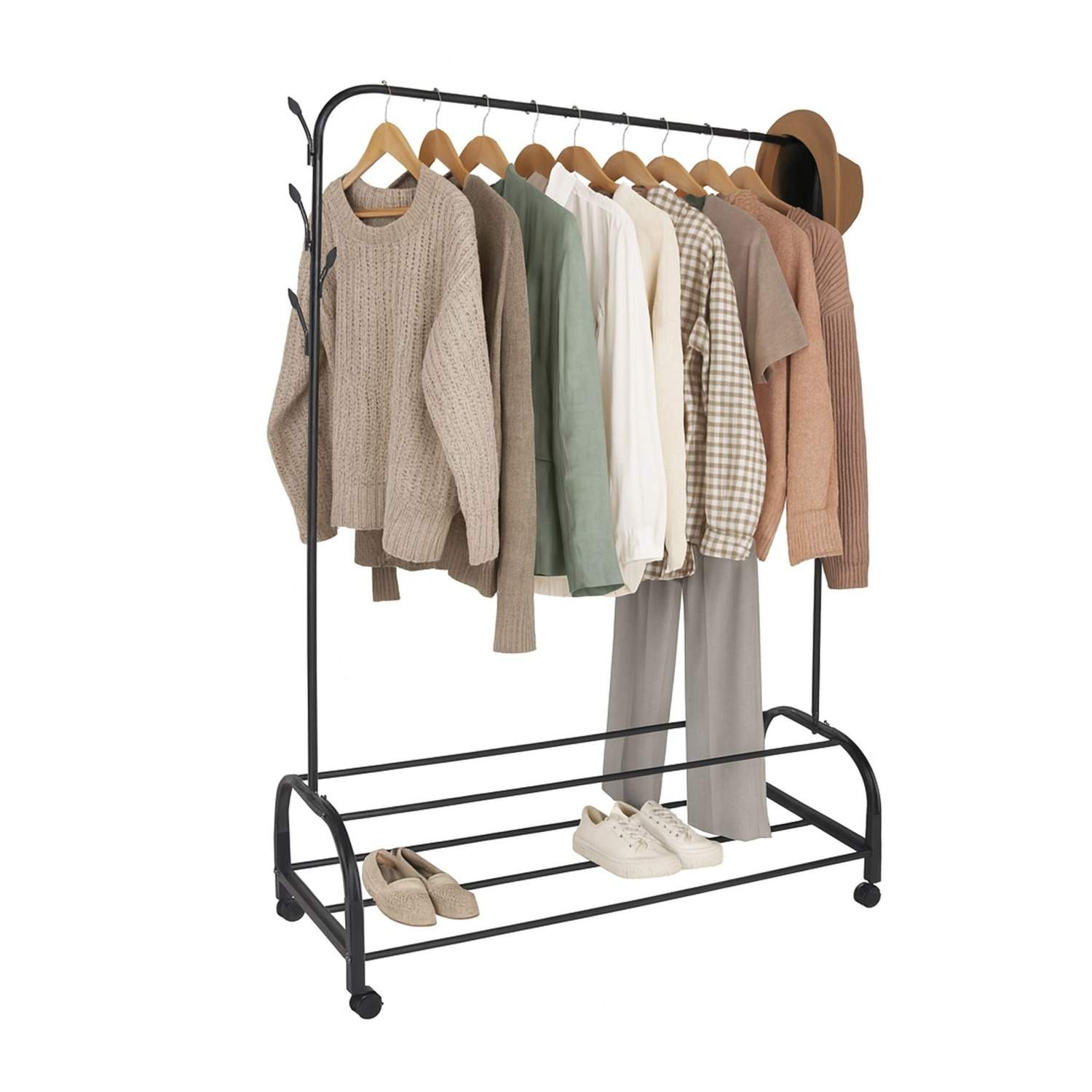 Rullende tøjstativ i jern med hylder og kroge