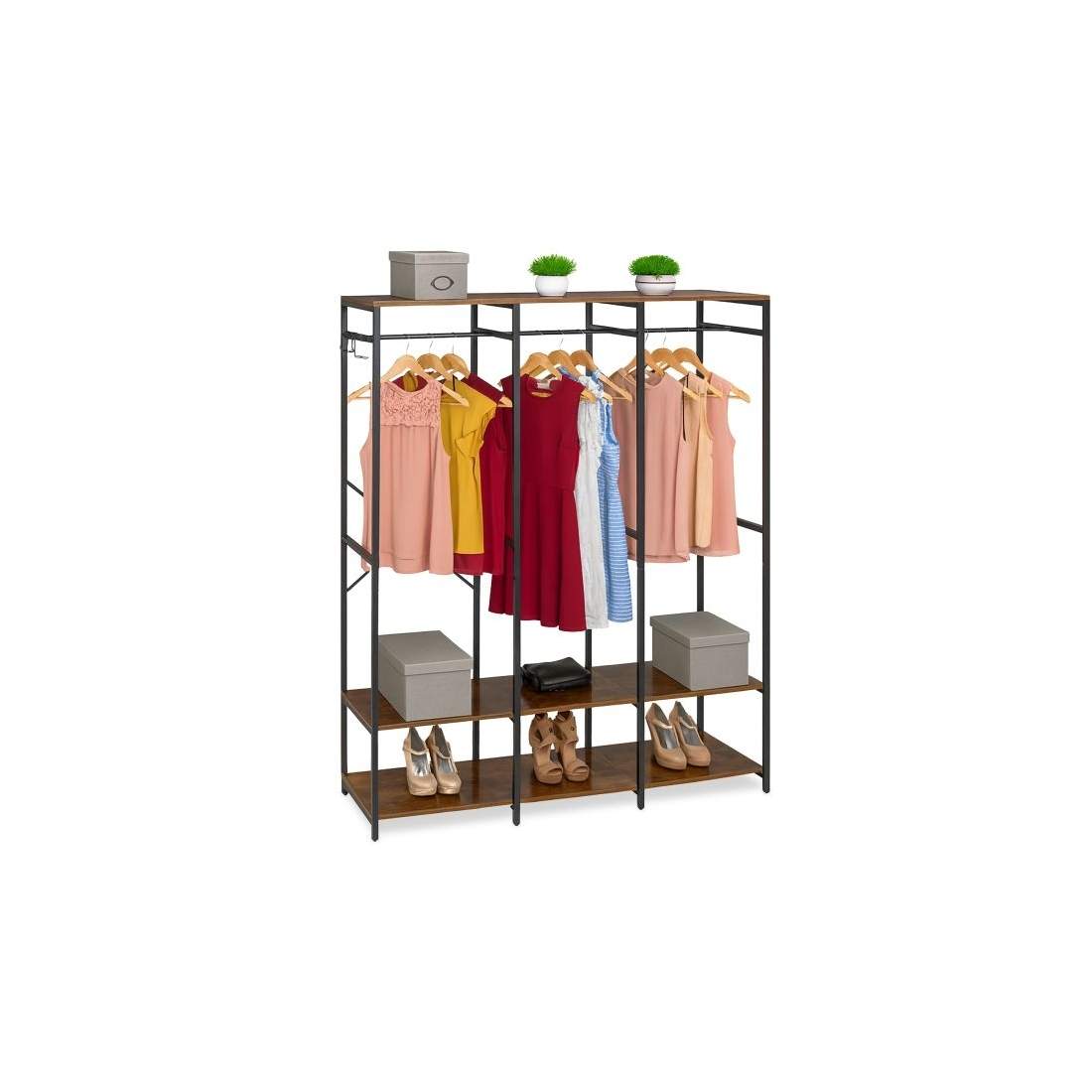 Öppen garderob med skenor och hyllor – Järn- och träfinish | Hem & Hobby | Pryloteket