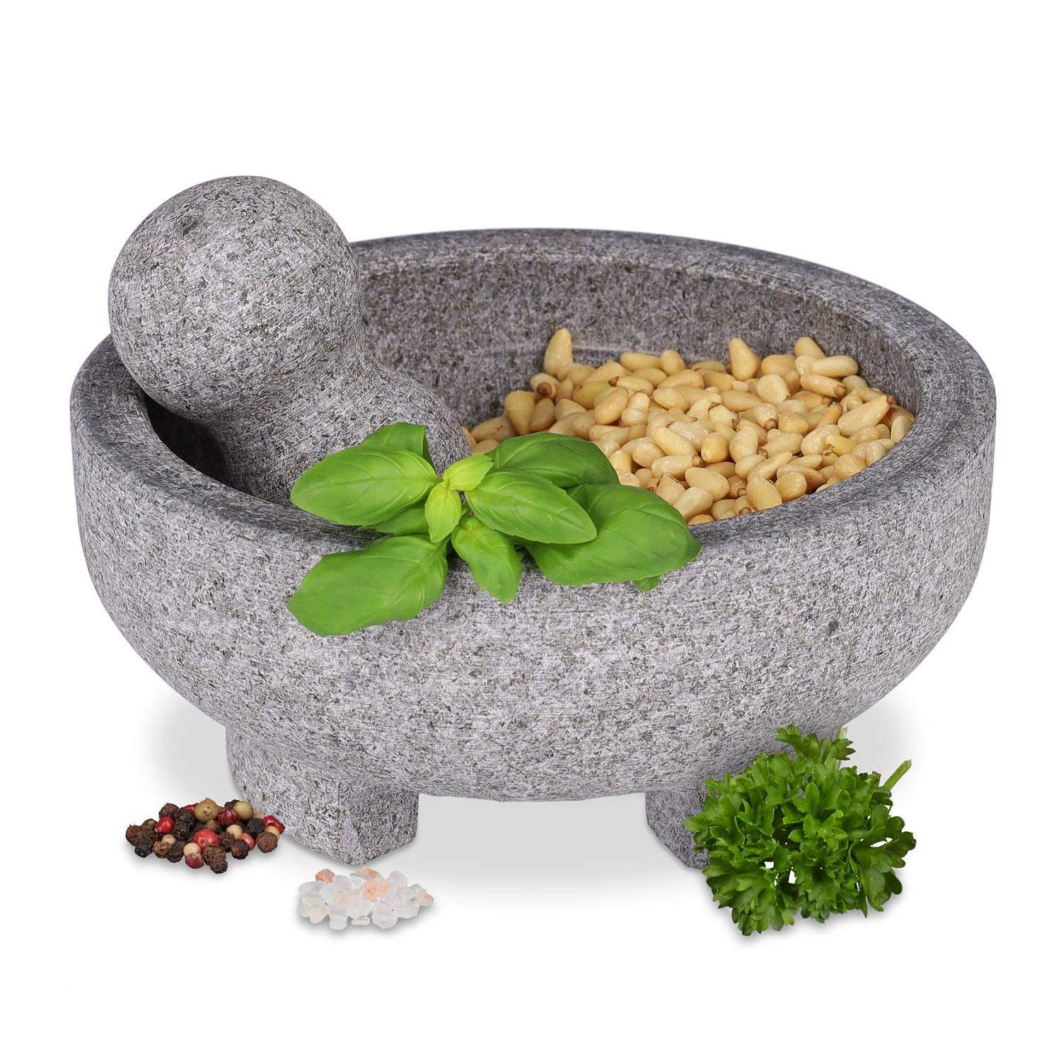 Granitmorter og støder – knus krydderier og urter uden besvær