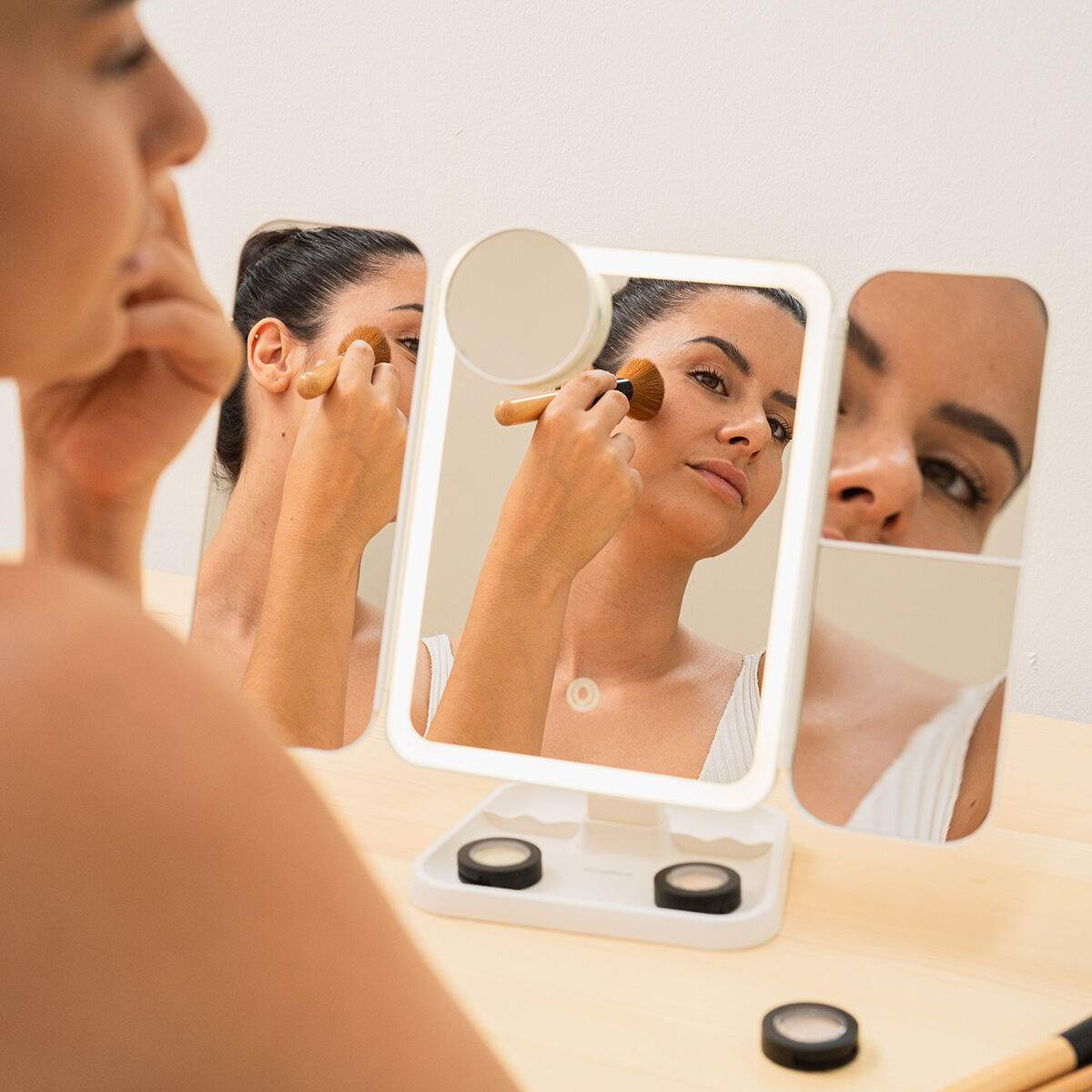 Genopladeligt LED makeupspejl – forstørrelse, tredobbelt, berøringsfunktion