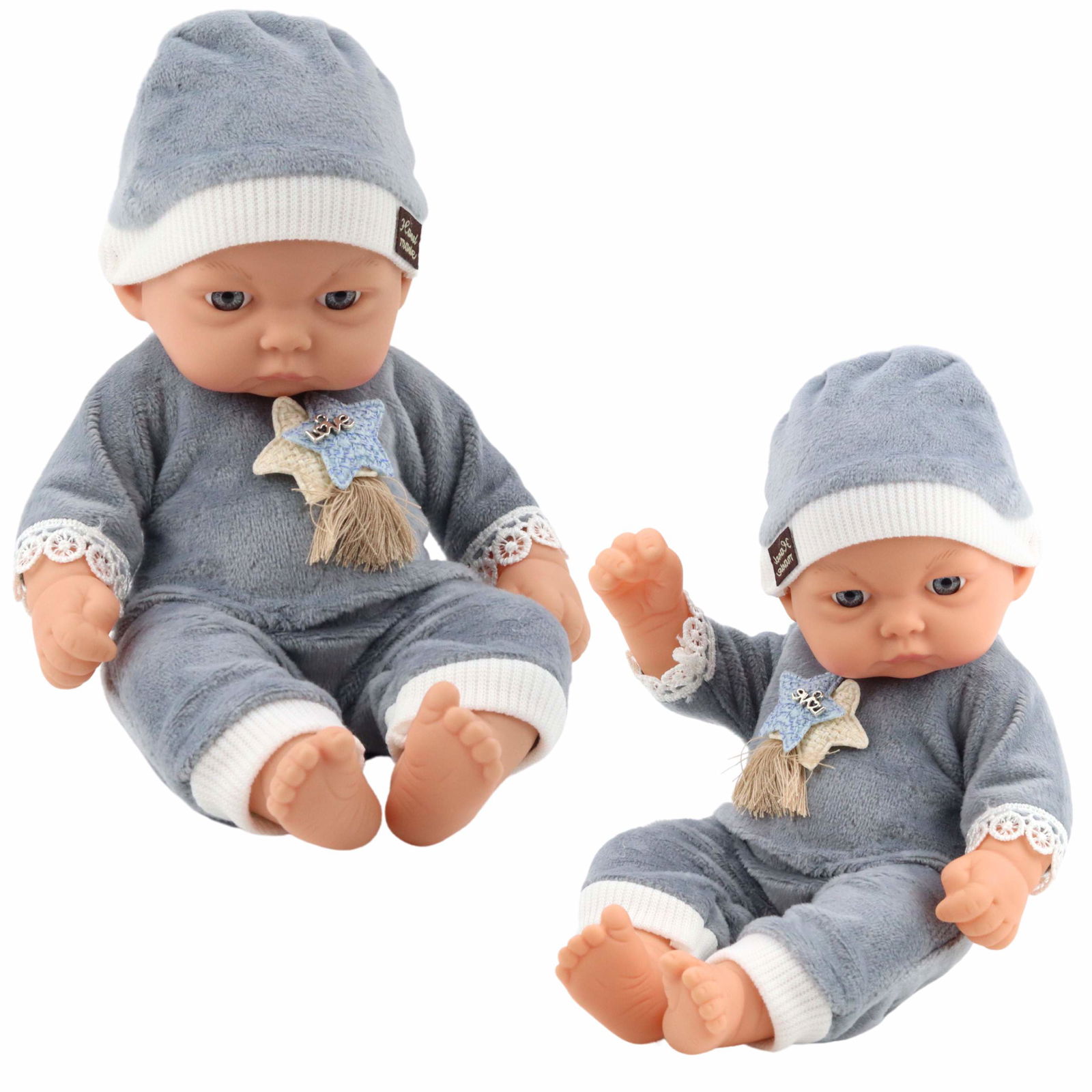 Babydukke i grå stjernepyjamas med hat