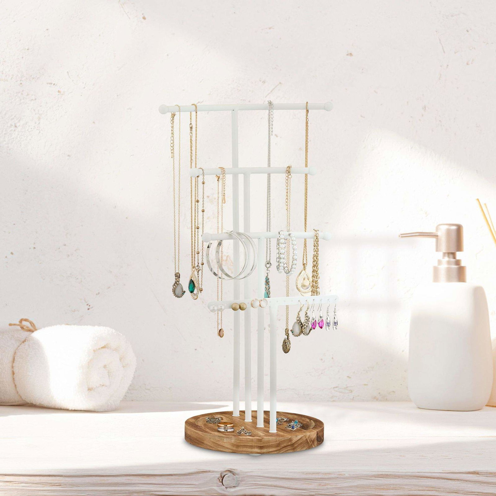 Smyckeshållare i trä och järn | Mode & Accessoarer - Accessoarer | Pryloteket