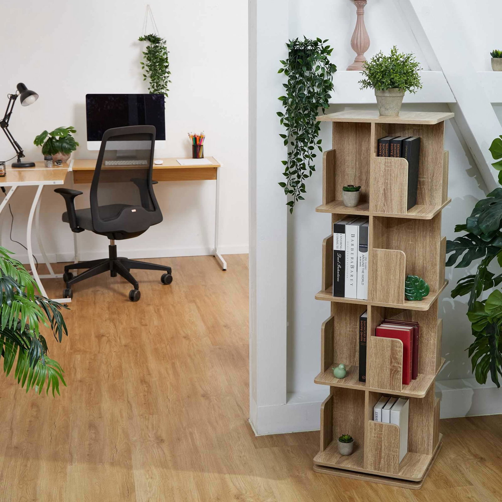 Bokhylla i hörn med träutseende | Hem & Hobby | Pryloteket