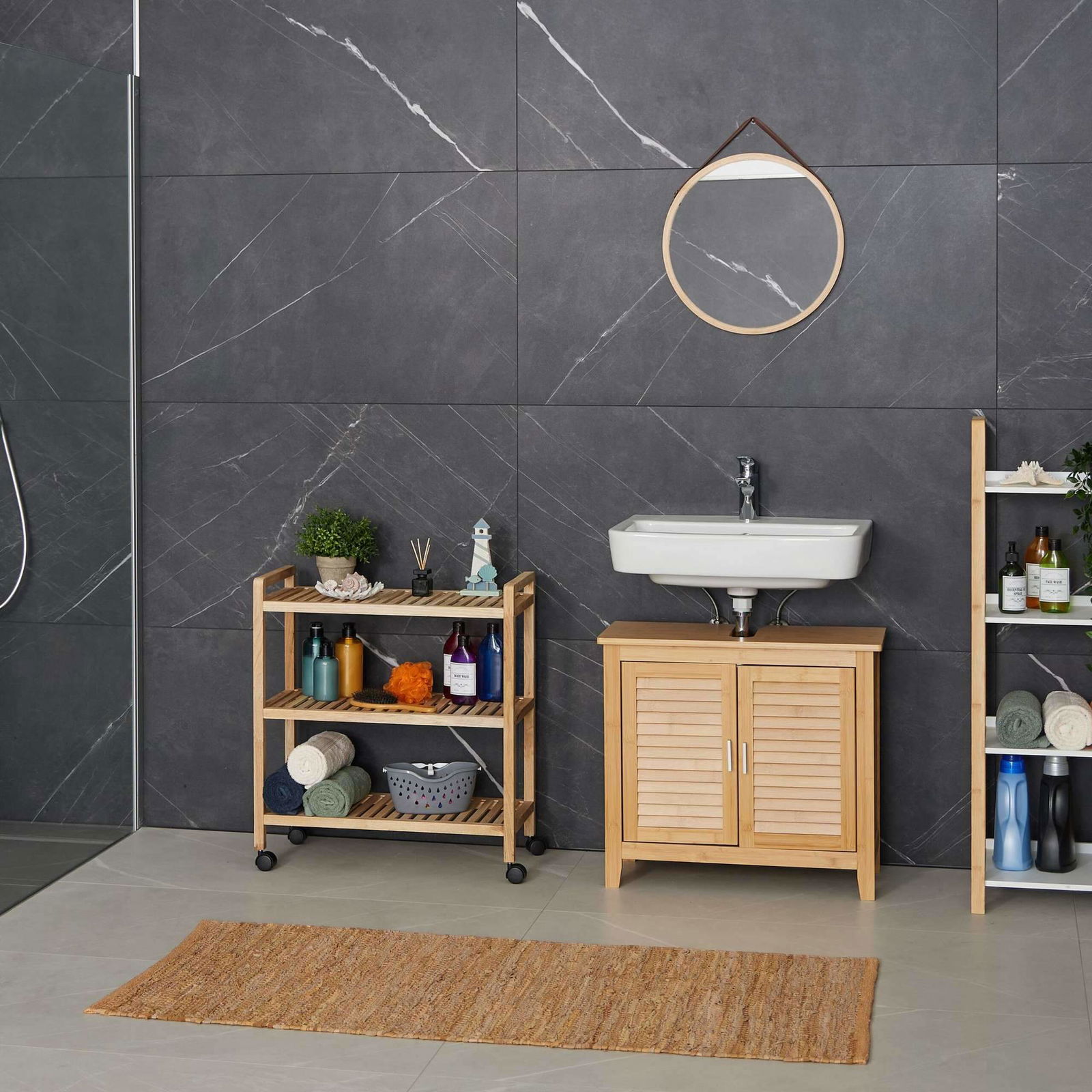 Badeværelseshylde i træ med hjul