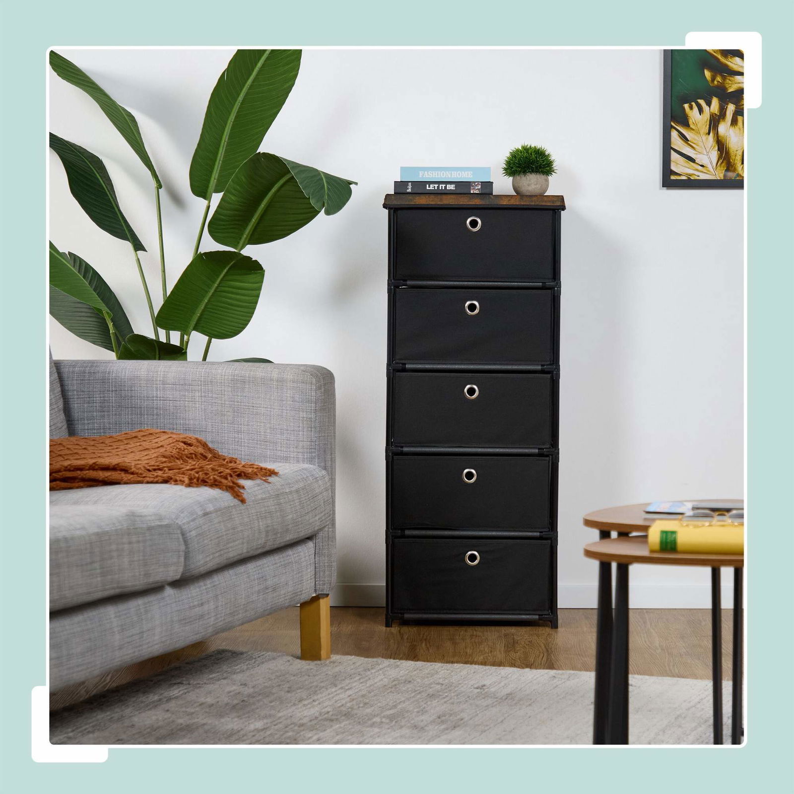 Kommode i trædesign med stofskuffer