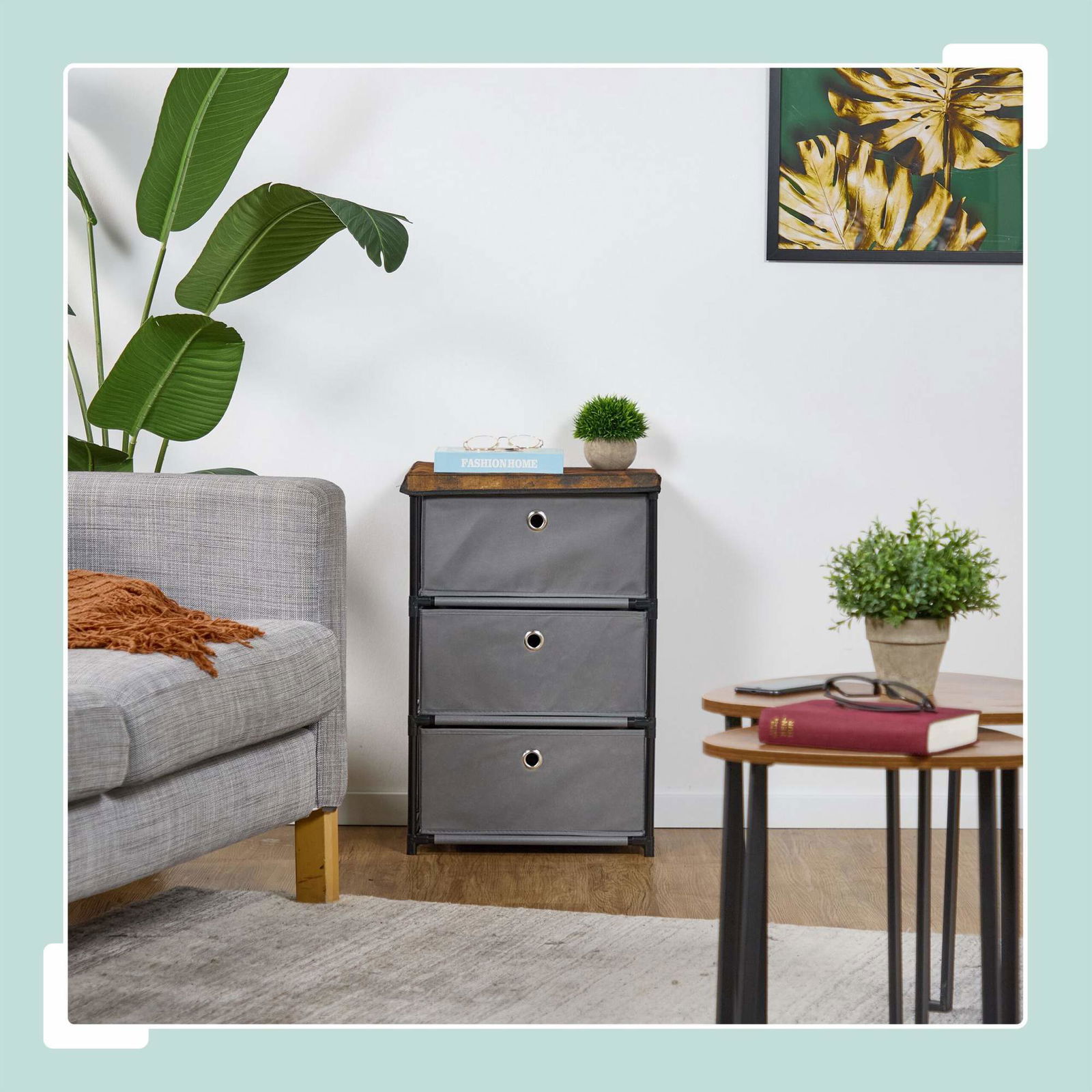 Kommode i trædesign med stofskuffer