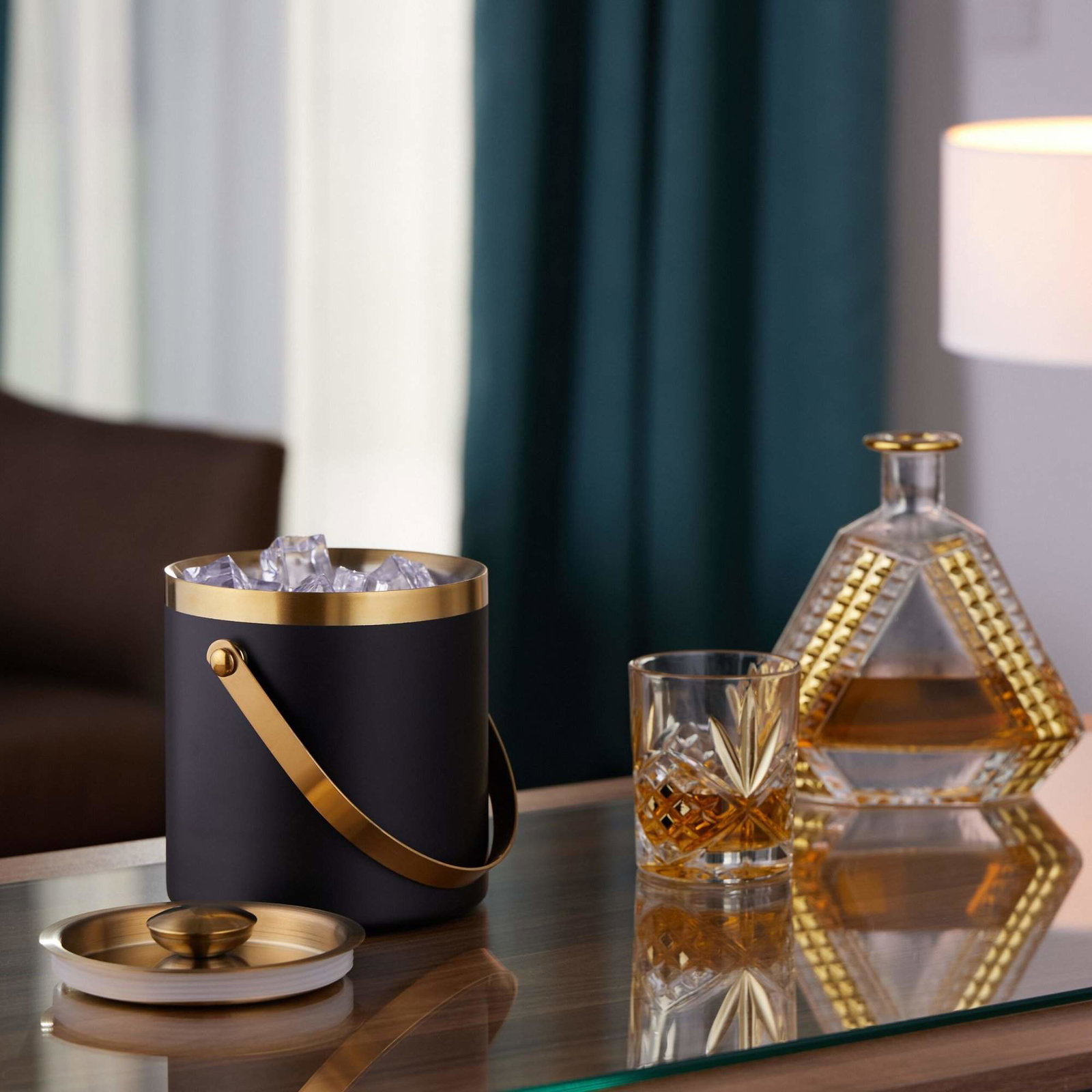 Isbitsbricka med lock | Elektronik - Tillbehör Mobil & Surfplatta - Mobiltillbehör - Mobilkablar - Tillbehör | Pryloteket