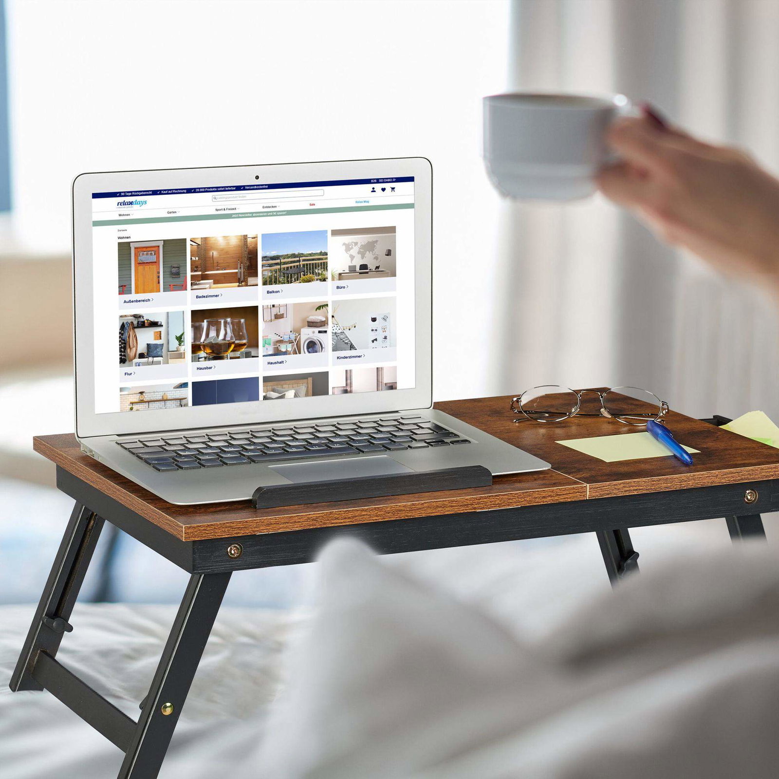 Höjdjusterbart laptopbord | Elektronik - Datortillbehör - Laptoptillbehör - Laptopbord | Pryloteket