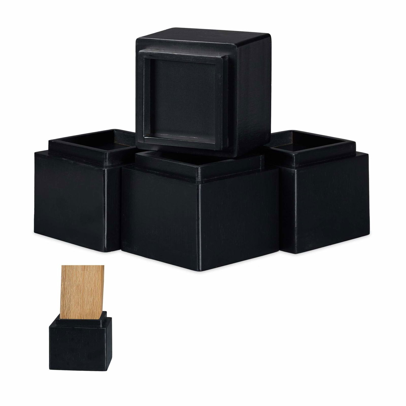 Sæt med 4 møbelophæng i forskellige farver. Farver