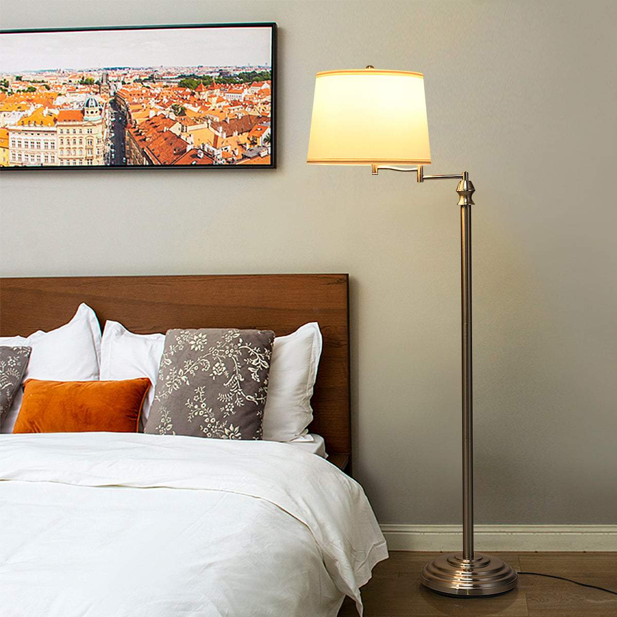 Beige gulvlampe med justerbar arm – blødt lys, 152 cm