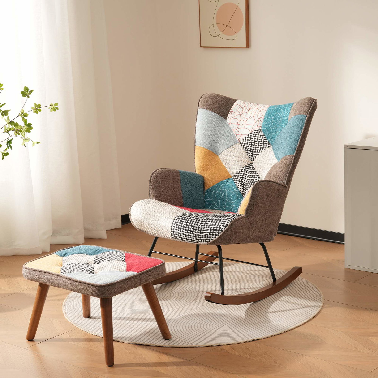 Gyngestol med fodstøtte – farverigt, komfortabelt design