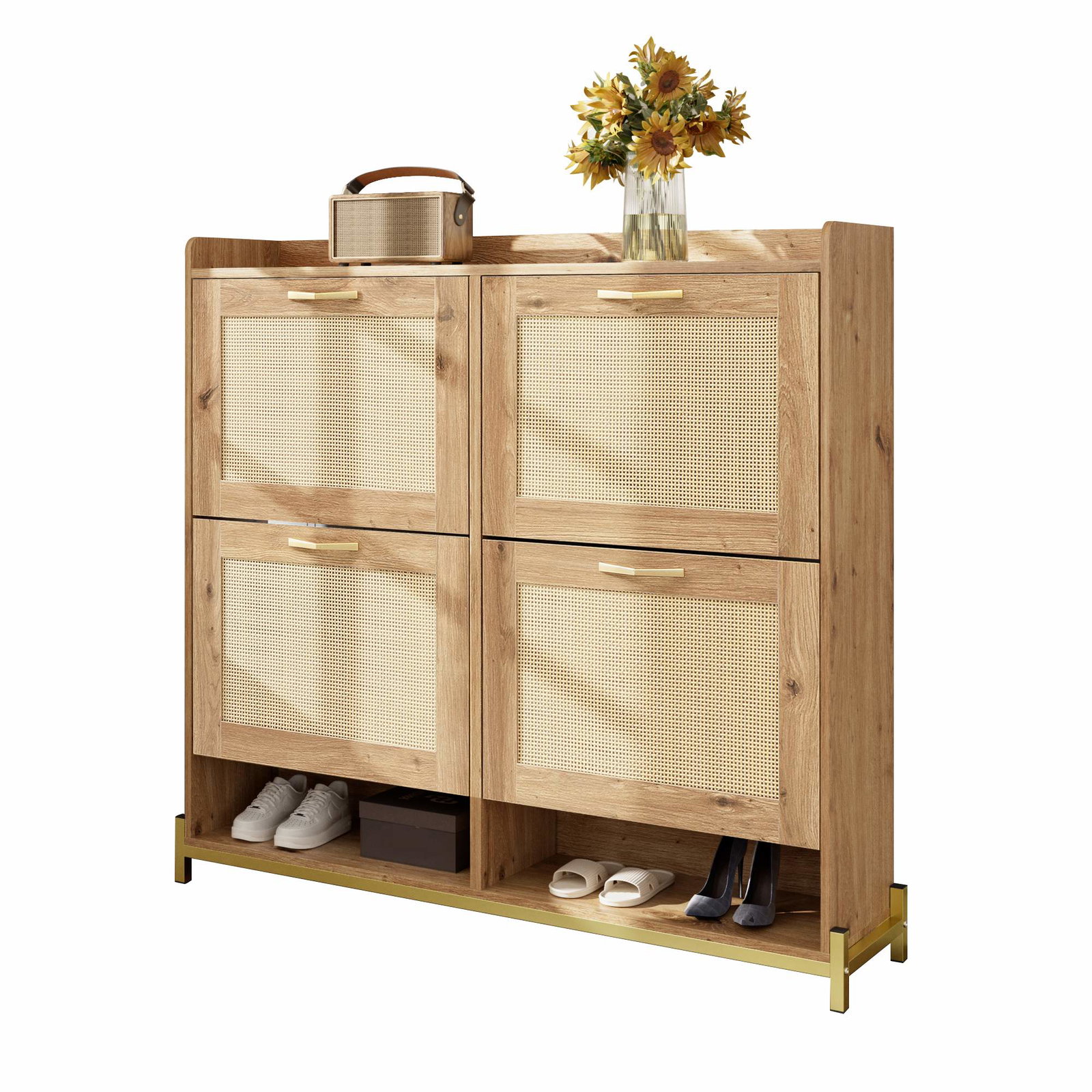 Skoskab i træ med rattanlåger – pladsbesparende design