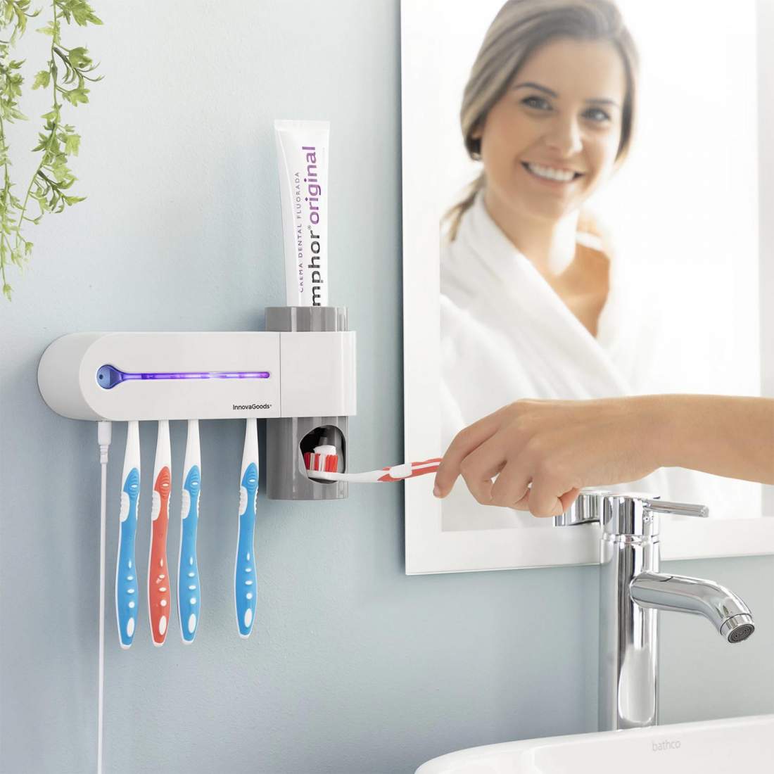 Toothbrush Holder with UV Sterilization eStore