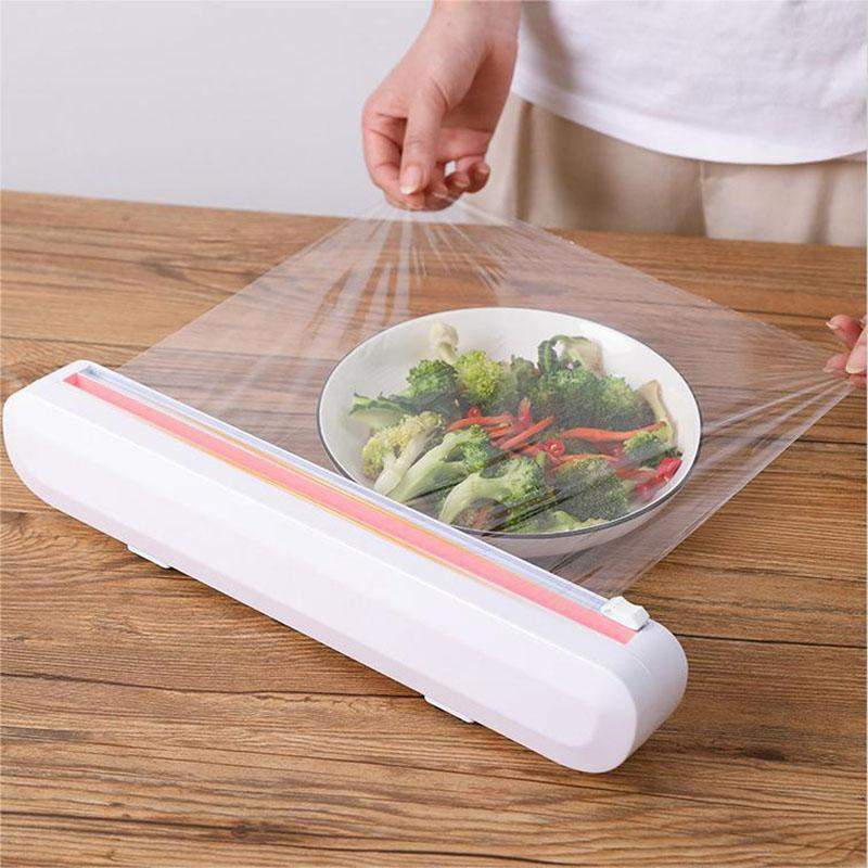 Dispenser og skær til plastfolie